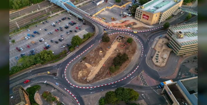 Şehir merkezinde yol inşaatında 61 iskelet bulundu