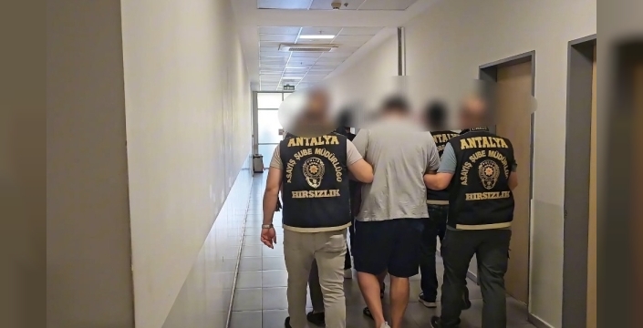 Sinyal kesiciyle araçtan hırsızlık yapan 3 kişi tutuklandı