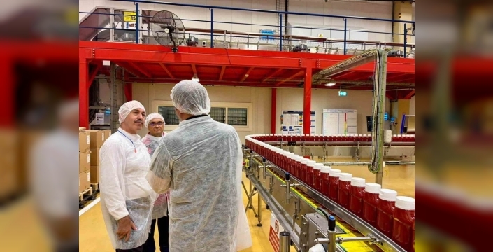 Susurluk'taki salça fabrikasında üretim süreçleri incelendi