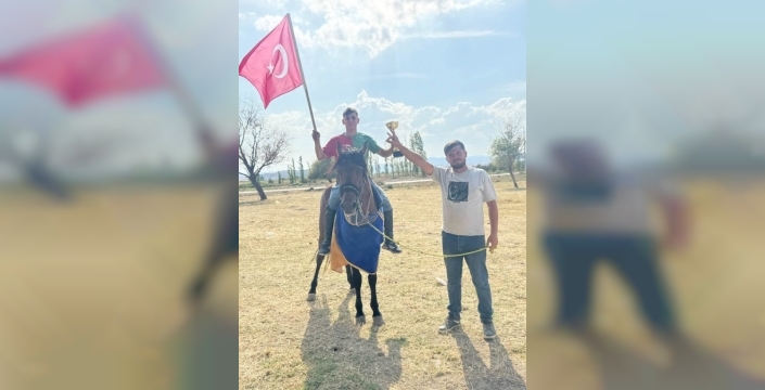 Tavşanlı atı rahvan yarışlarında şampiyon oldu