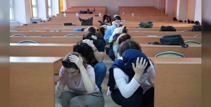 Tıp fakültesinde deprem ve yangın tatbikatı yapıldı