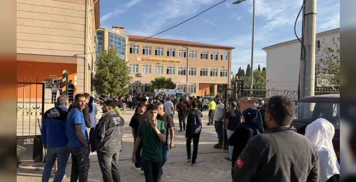 Turgutlu'da okul önünde silahlı saldırıda 10 öğrenci yaralandı