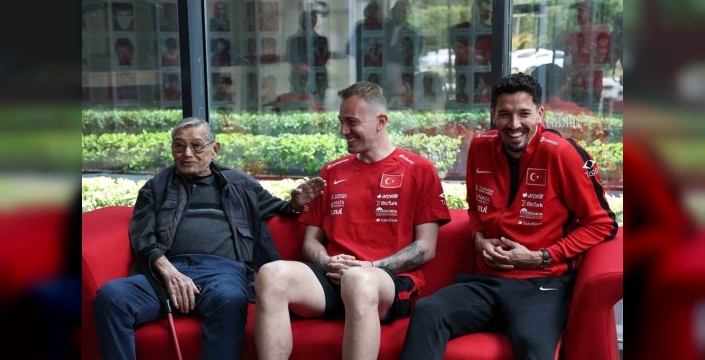 Türk futbolunun efsane kalecisi Şükrü Ersoy vefat etti