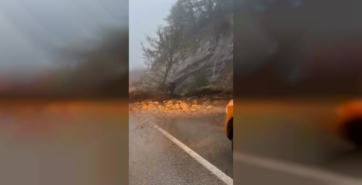 Uludağ yolunda heyelan nedeniyle ulaşım durdu