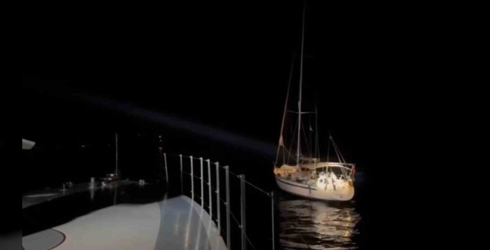 Urla'da teknede 11 göçmen ve 2 kaçakçı yakalandı
