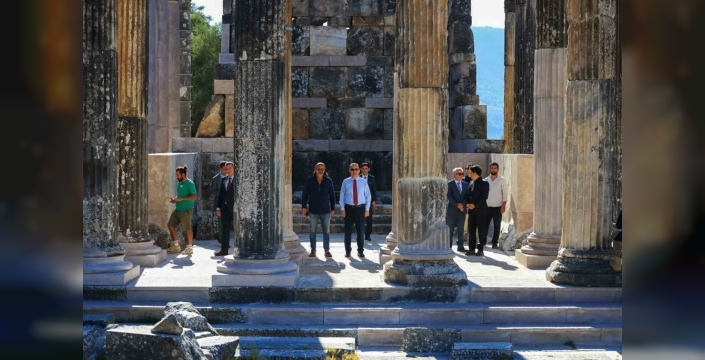 Vali Akbıyık, Euromos Antik Kenti'nde inceleme yaptı