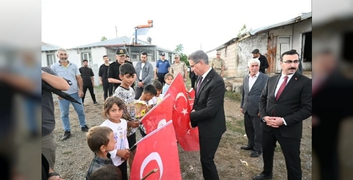Vali Baruş, şehit ailelerini ziyaret etti