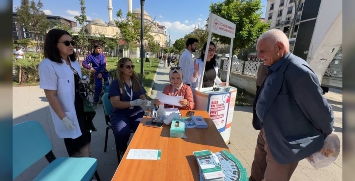 Yüksekova'da parkta sağlık taraması yapıldı