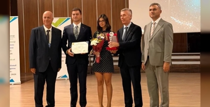 Zeynep Atılgan, Türk Fizik Derneği'nden ödül aldı