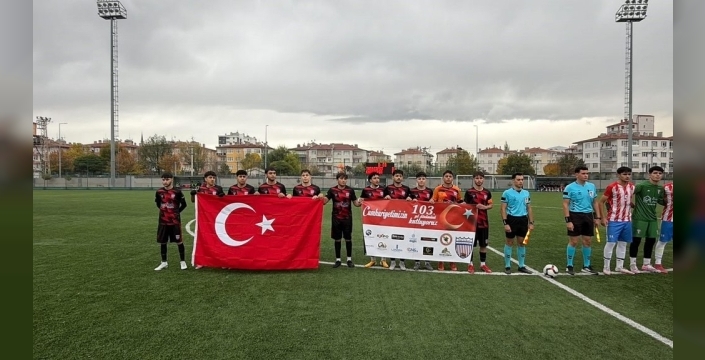 1966 Turanspor, Cumhuriyet Bayramı'nda sahaya pankartla çıktı