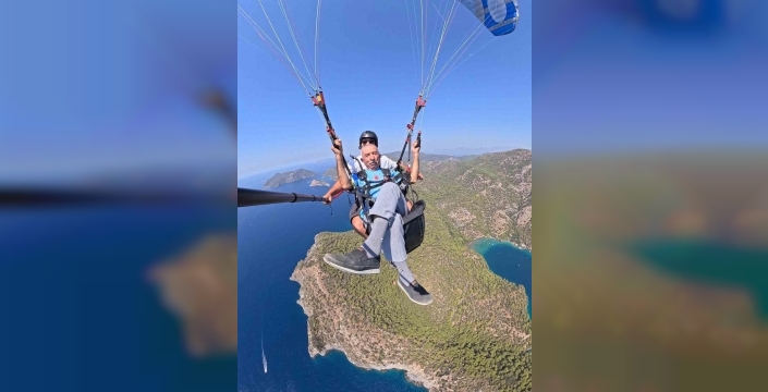 94 yaşındaki Yakup Kaya, yamaç paraşütü ile havalandı