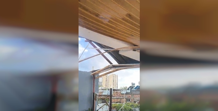 Adana'da fırtına ve yağmur hasara yol açtı
