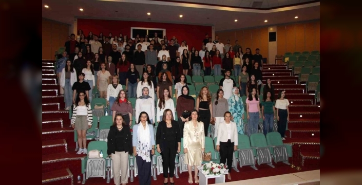 ADÜ'de yeni kayıt yaptıran öğrencilere oryantasyon programı