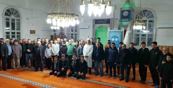 Afyonkarahisar'da gençler sabah namazında buluşuyor