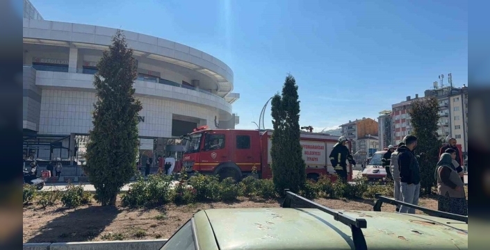 Afyonkarahisar'da otomobil iki araca çarptı