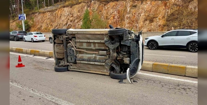 Afyonkarahisar'da trafik kazasında sürücü yara almadan kurtuldu
