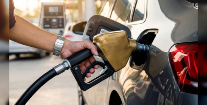 Akaryakıt fiyatlarında benzine indirim, motorine zam