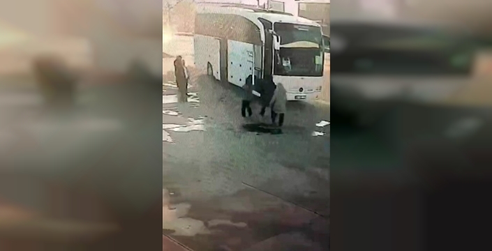 Akhisar'daki feci kazada otobüsün mola anları kamerada