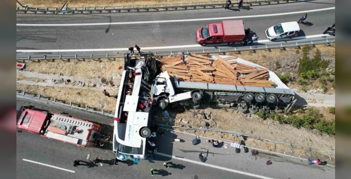 Akhisar'daki trafik kazasında 11 ölü, 27 yaralı