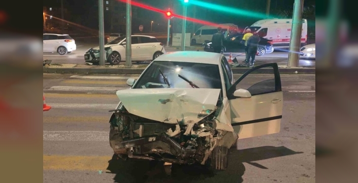 Aksaray'da zincirleme trafik kazası: 3 yaralı