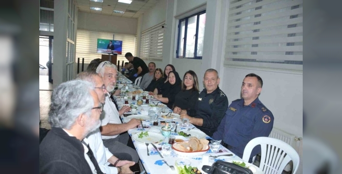 Aliağa'da muhtarlar ve emniyet güçleri güvenlik için bir araya geldi