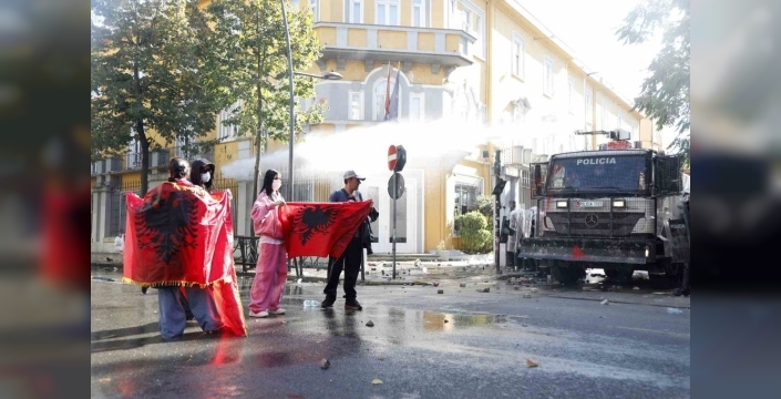 Arnavutluk'ta protestolar dördüncü güne girdi
