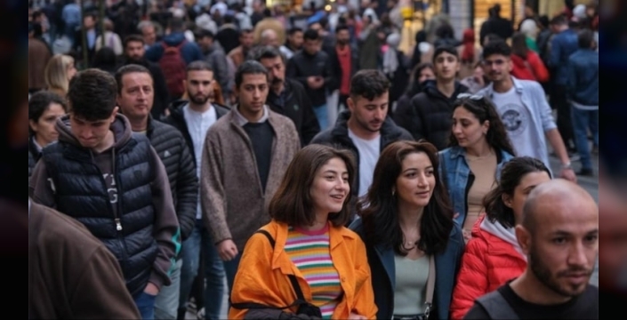 Avrupa'da en yoksul gençler Türkiye'de yaşıyor