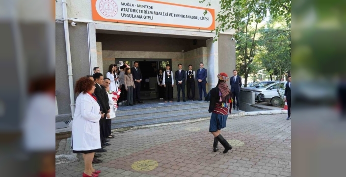 Bakan Yardımcısı Macit Muğla'da okulu ziyaret etti