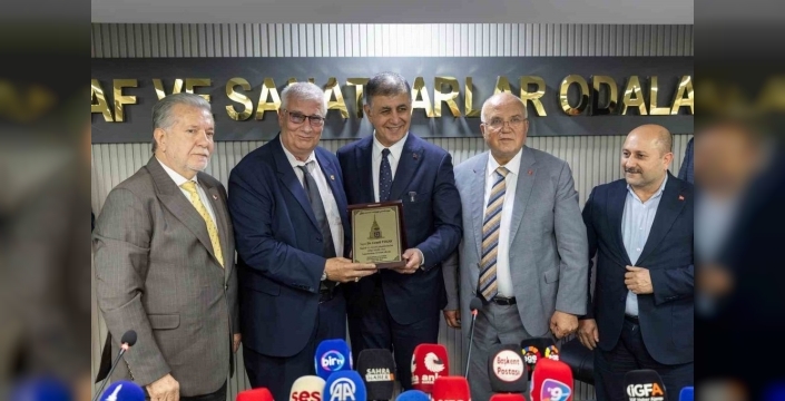 Başkan Tugay'dan su tarifelerinde indirim açıklaması
