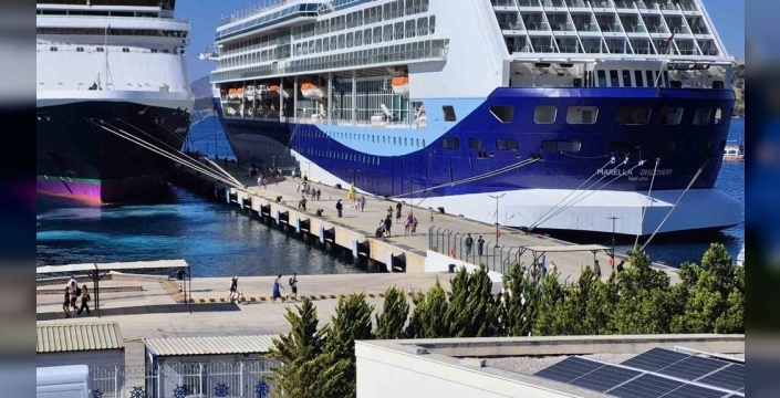 Bodrum'a iki kruvaziyer gemisiyle binlerce turist geldi