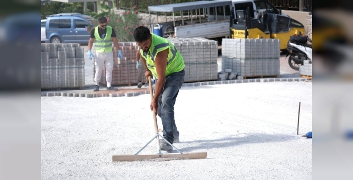 Bodrum'da parke yol yapım çalışmaları sürüyor