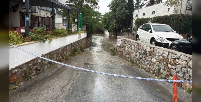 Bodrum'da sağanak evleri vurdu