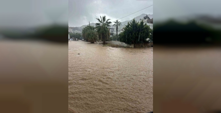 Bodrum'da sağanak yaşamı olumsuz etkiledi