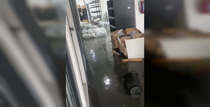 Bodrum'da sel suları hamile kadını mahsur bıraktı