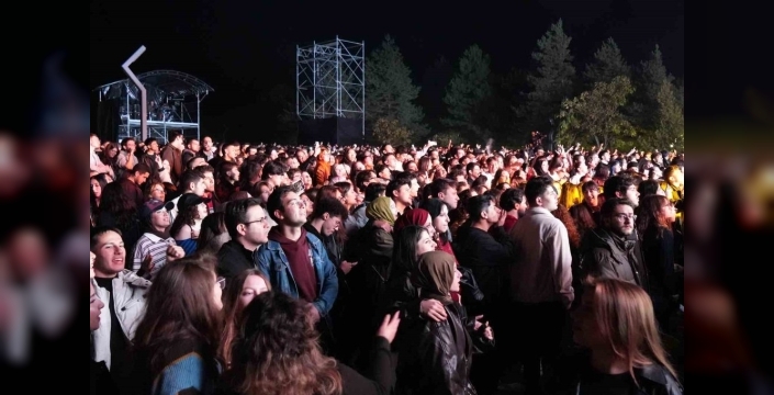 Bolu'da 15 bin öğrenci Athena konserinde bir araya geldi
