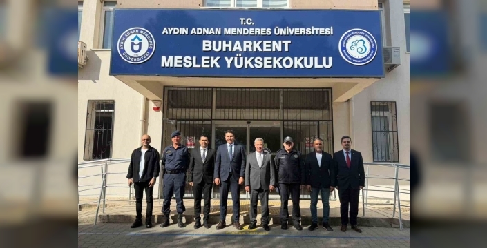 Buharkent'te öğrenciler yerel yönetimleri tartıştı