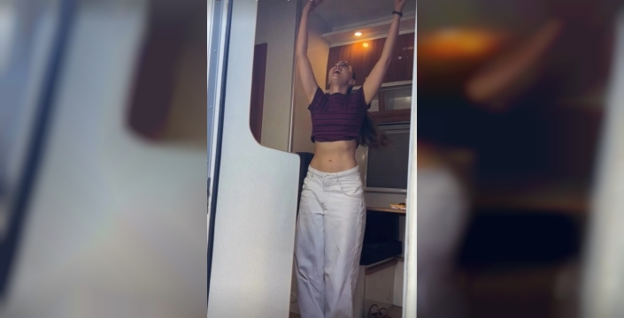 Burcu Özberk'ten danslı paylaşım