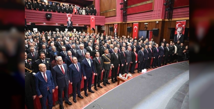 Bursa'da Cumhuriyet'in 103. yılı Tayyare Kültür Merkezi'nde kutlandı