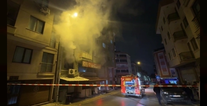 Bursa'da kıraathanede çıkan yangın, maddi hasara neden oldu