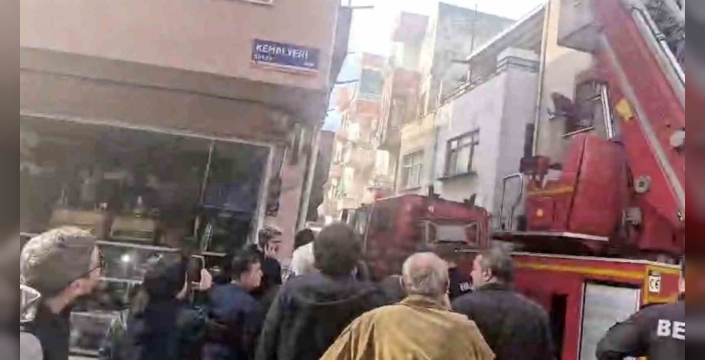 Çanakkale'de çatı katında yangın çıktı