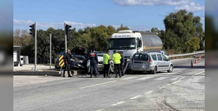 Çanakkale'de freni patlayan tanker zincirleme kazaya neden oldu