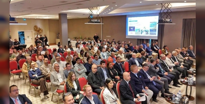 Çeşme'de İzmir turizminin dijital geleceği tartışıldı