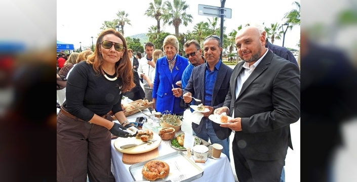 Çevik, Çeşme’de festival etkinliklerini ziyaret etti