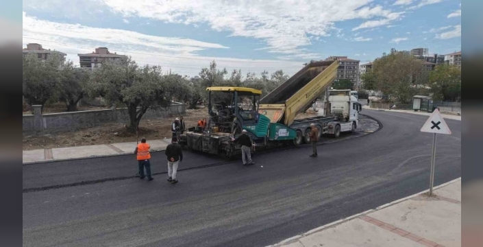 Çiğli'de Ataşehir ve Harmandalı yollarında asfalt çalışmaları devam ediyor