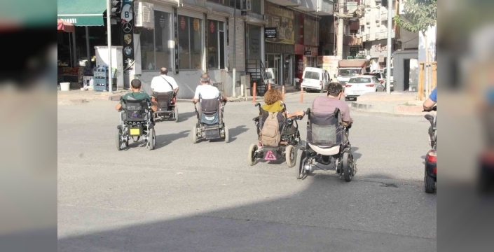 Cizre'de engelliler günlük yaşamda büyük zorluklar yaşıyor