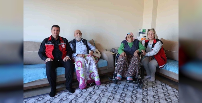 Elazığ'da 84 yaşındaki Özbay çiftine kışlık gıda yardımı