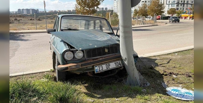 Elazığ'da trafik kazasında iki kişi yaralandı