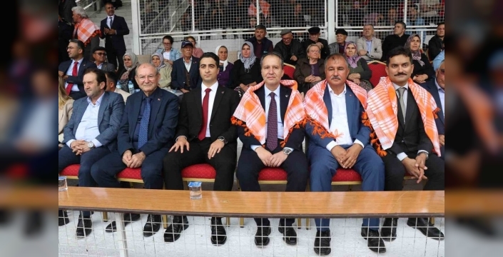 Erbakan, Beyağaç güreşlerinde pehlivanları yalnız bırakmadı
