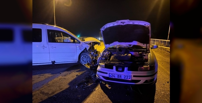 Erzincan'da trafik kazası: 2 yaralı