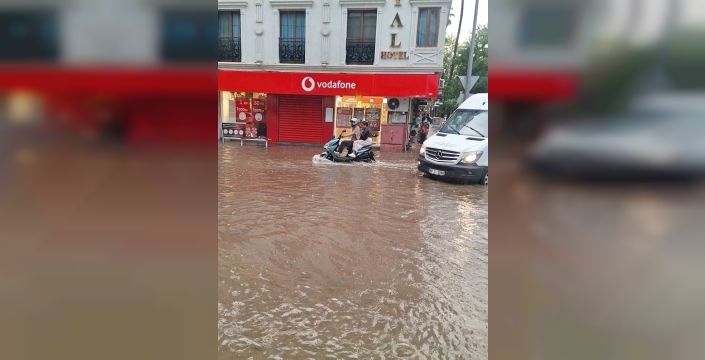 Fethiye Belediyesi Halk Evi’nde su baskını meydana geldi